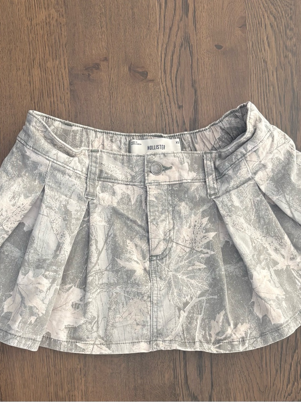 Hollister Light Gray Botanical Pleated Mini Skirt